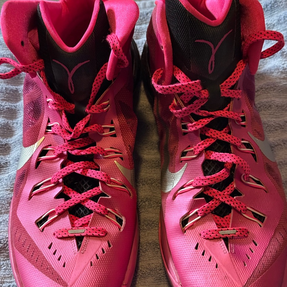 Nike Men's Pink and Black Athletic Shoes